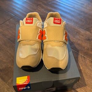 New Balance - 574 New-B Hook & loop - new in box - tan with orange